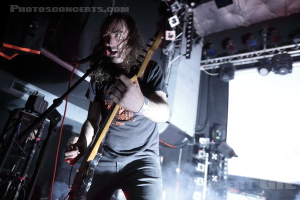 A PLACE TO BURY STRANGERS - 2024-04-23 - PARIS - Petit Bain - Oliver Ackermann